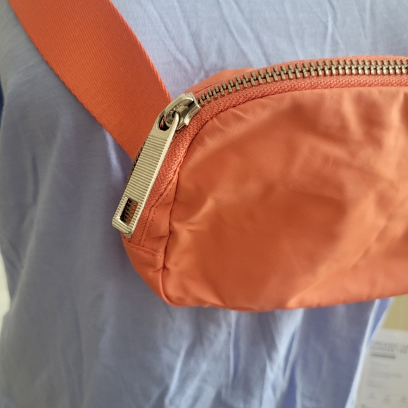 Lululemon Everywhere Belt Bag 1L pink salmon rose - Picture 3 of 10